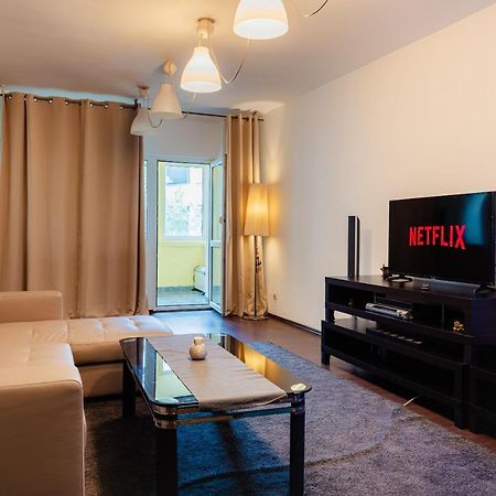 Comfy Apartment With Private Parking And Netflix Букурещ Екстериор снимка