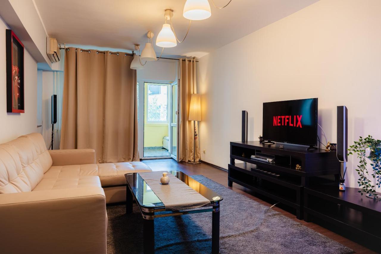 Comfy Apartment With Private Parking And Netflix Букурещ Екстериор снимка
