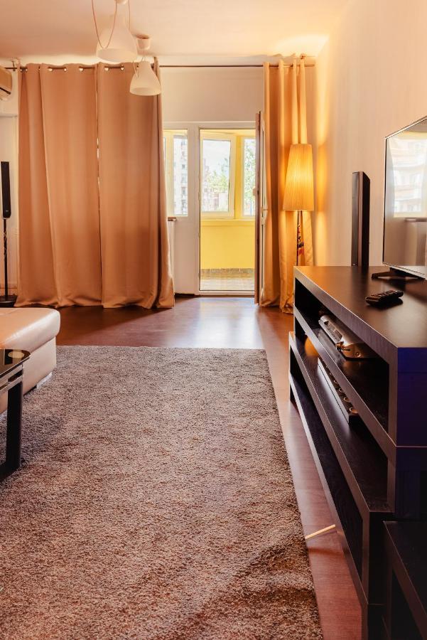 Comfy Apartment With Private Parking And Netflix Букурещ Екстериор снимка