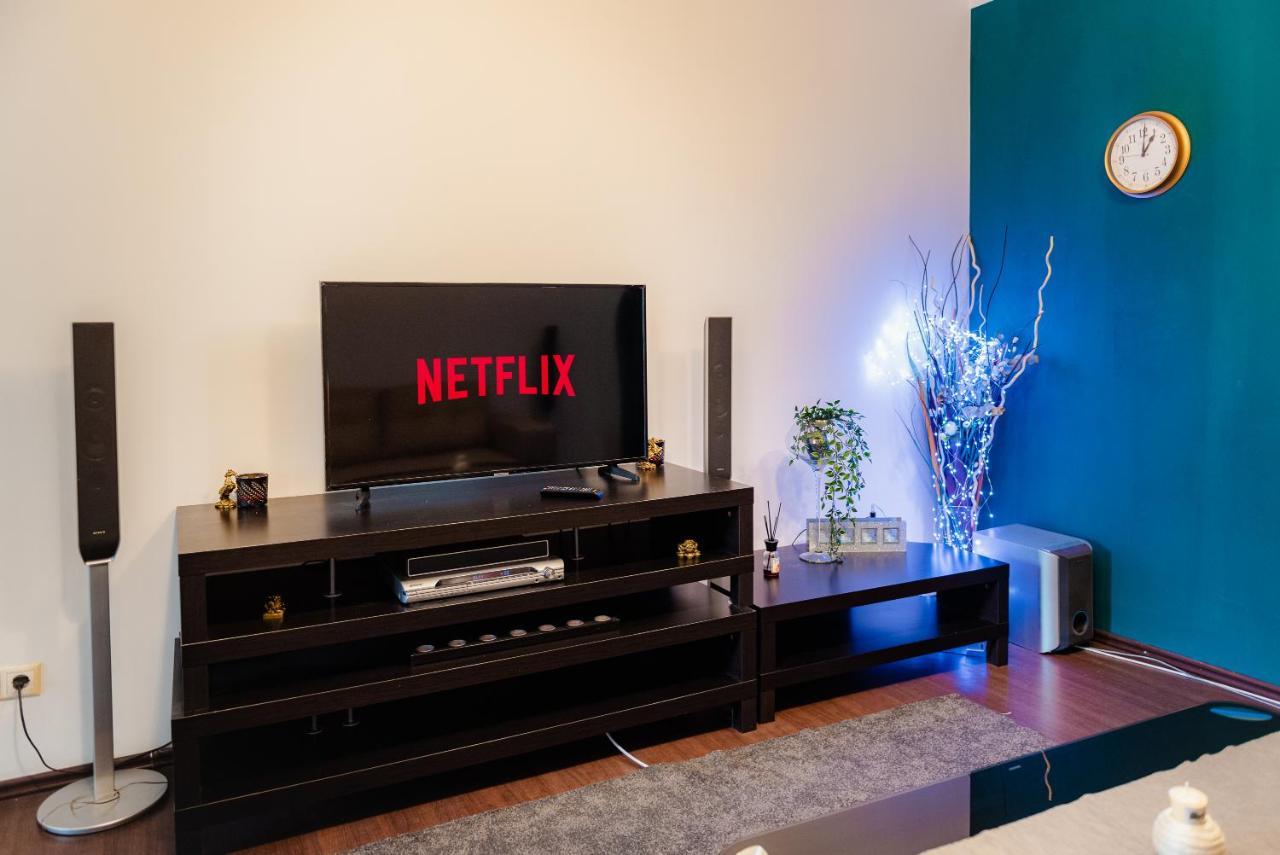 Comfy Apartment With Private Parking And Netflix Букурещ Екстериор снимка