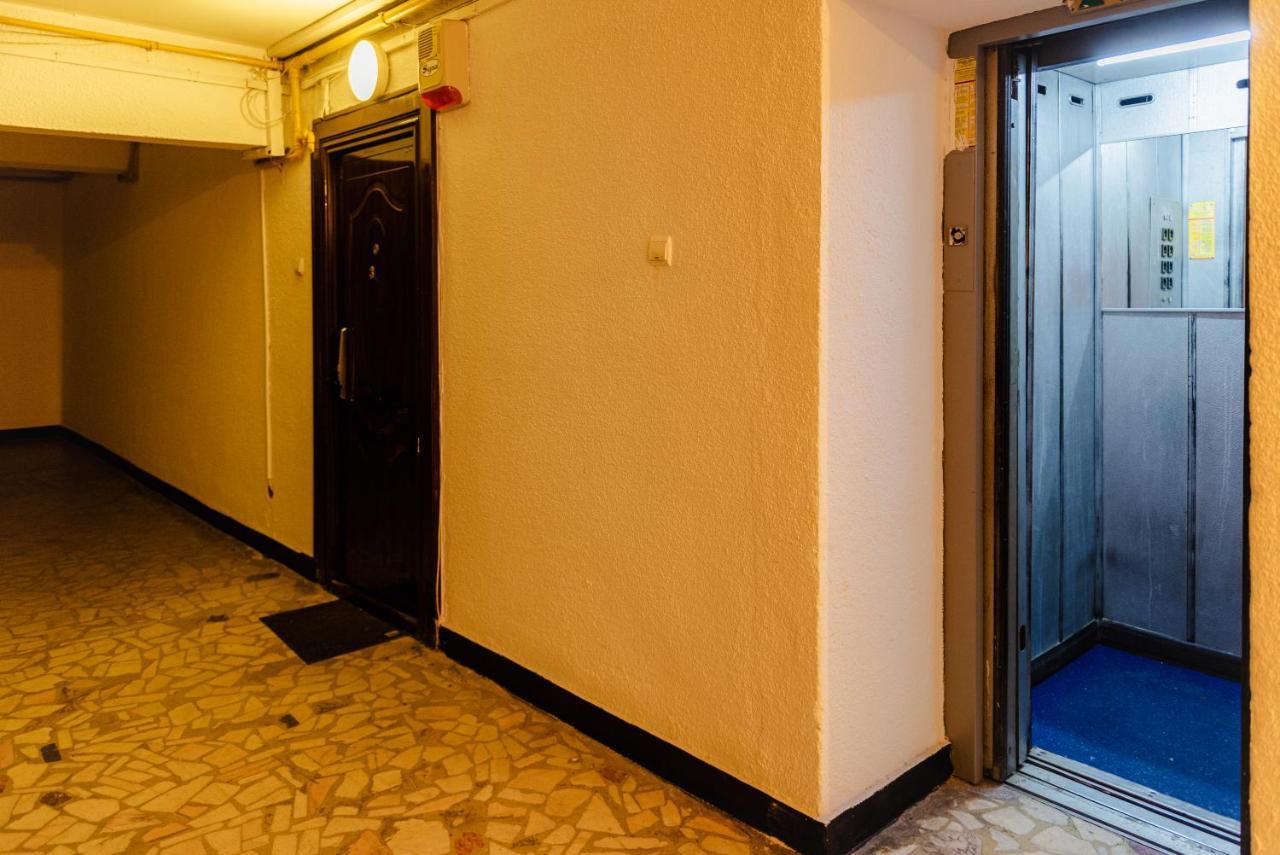 Comfy Apartment With Private Parking And Netflix Букурещ Екстериор снимка